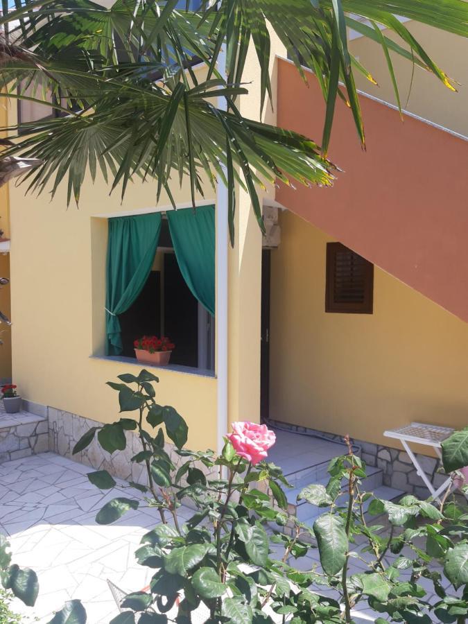 Soba Ana Hotel Cres Exterior foto